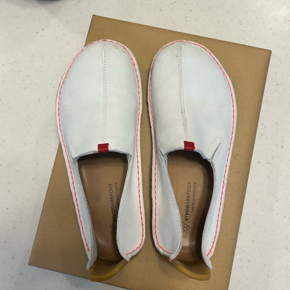 Vivobarefoot Ababa II leather slip on shoe - Picture 2 of 4